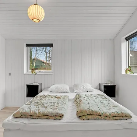 3 Bedroom Beautiful In Casa vacanze *