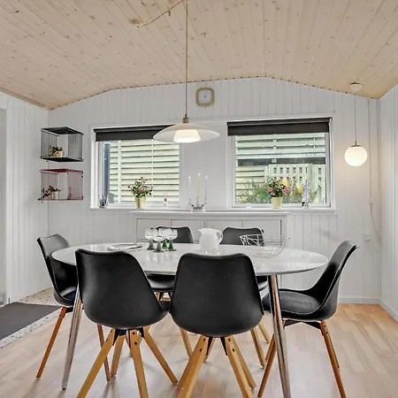 3 Bedroom Beautiful In Holiday home Otterup