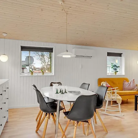 Holiday home 3 Bedroom Beautiful In Otterup