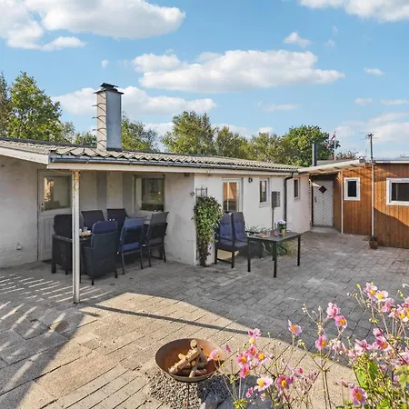 Casa vacanze 3 Bedroom Beautiful In Otterup